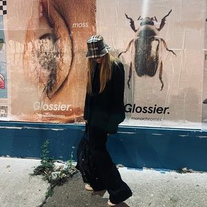 Meet your Posher, Djina